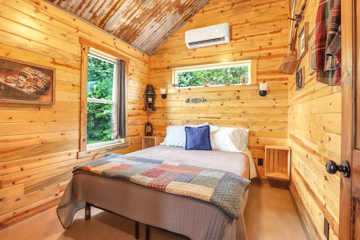 El dormitorio 2 continúa con el mismo tema y también tiene una cama tamaño queen.