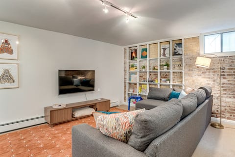 Top performing Airbnb: Walkable Apt w/ Off-Street Parking in Cheesman! in Cheesman Park