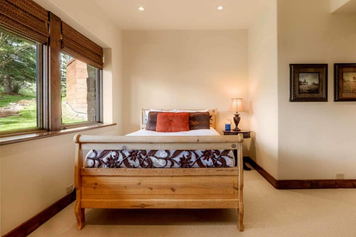 Bedroom 4: Queen bed, Smart TV, en-suite bathroom, lower floor