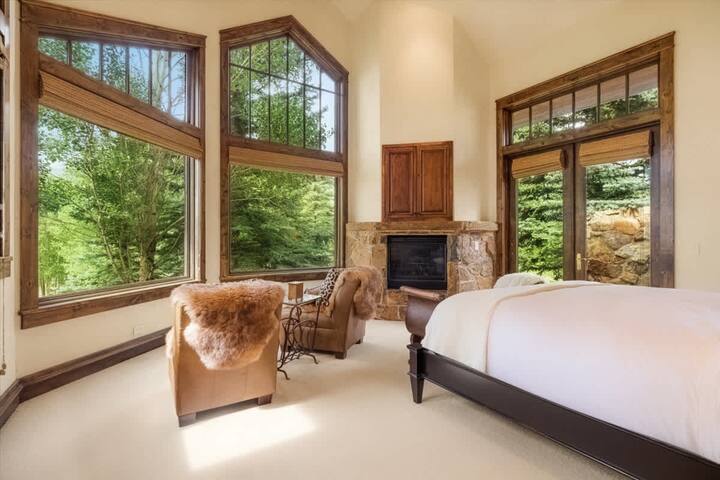 Luxe Mountain Village Retreat | Hot Tub w/ Views