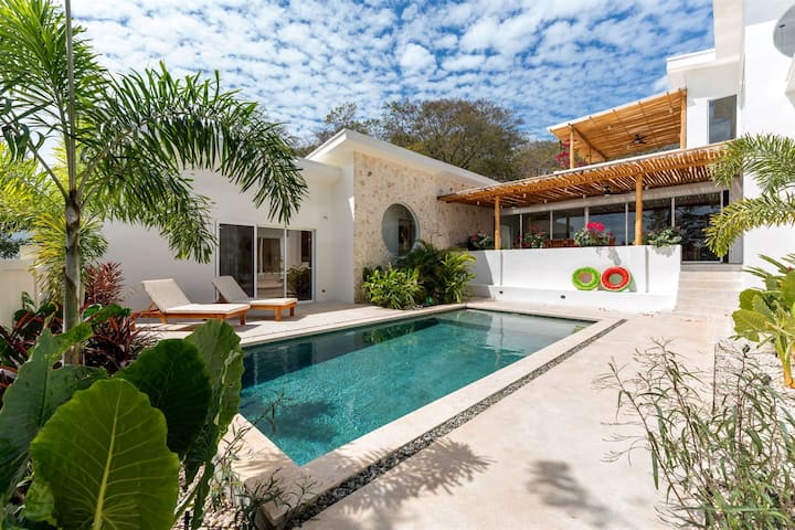 Modern Elegance Meets Coastal Comfort In Tamarindo - Tamarindo