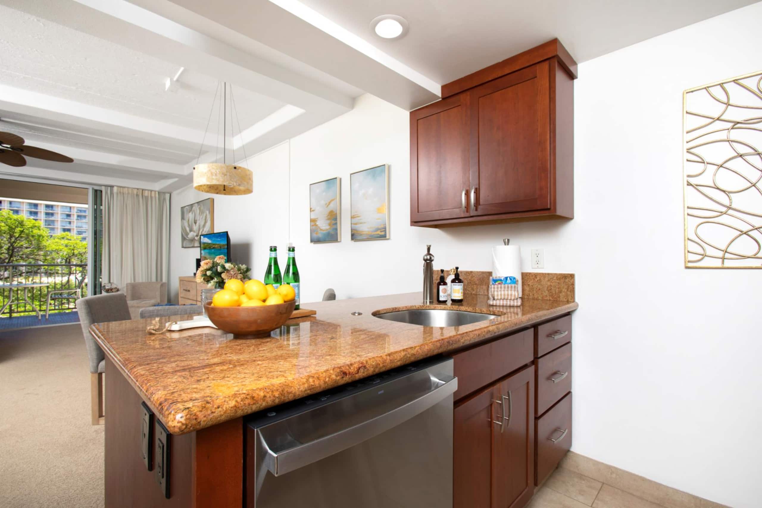 Condo in Lahaina · ★5.0 · 1 bedroom · 2 beds · 1 bath - Image 12