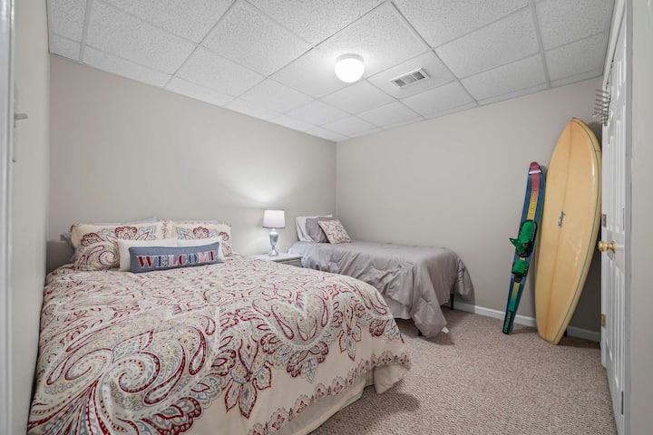 Habitación 5: cama queen y individual