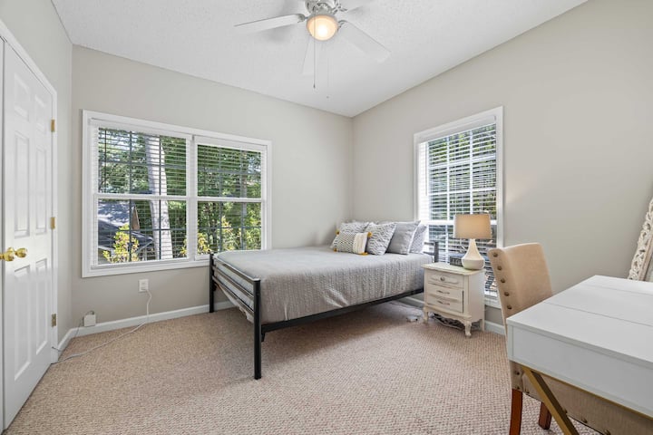 Habitación 2: cama tamaño queen.