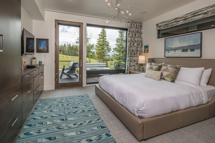 Cozy primary bedroom with great views | Lower Level | King-Sized Bed