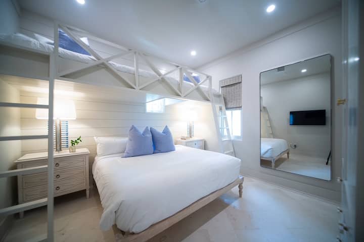 Soba na sprat na 1. spratu - 2 blizanca iznad bračnog kreveta