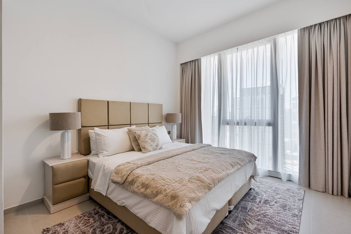 1-Bedroom Apartment · Downtown View 2