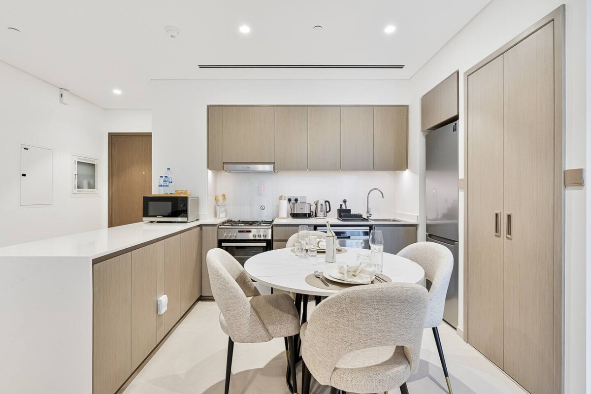 1-Bedroom Apartment · Downtown View 4