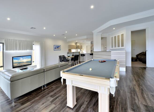 Canal Sunset- Pool table, WIFI, Cinema Room