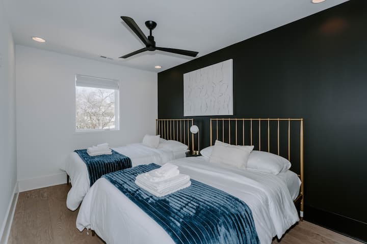 Елегантно и модерно пространство с две големи легла