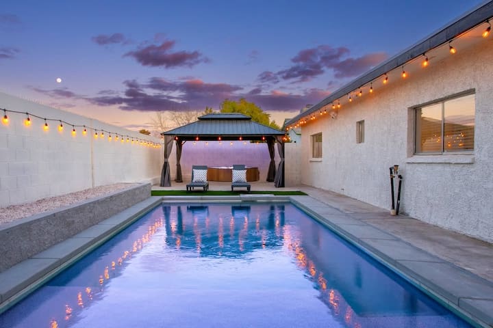 Fun Oasis: 6BR, Hot Tub,Pool, Arcade & Park Nearby