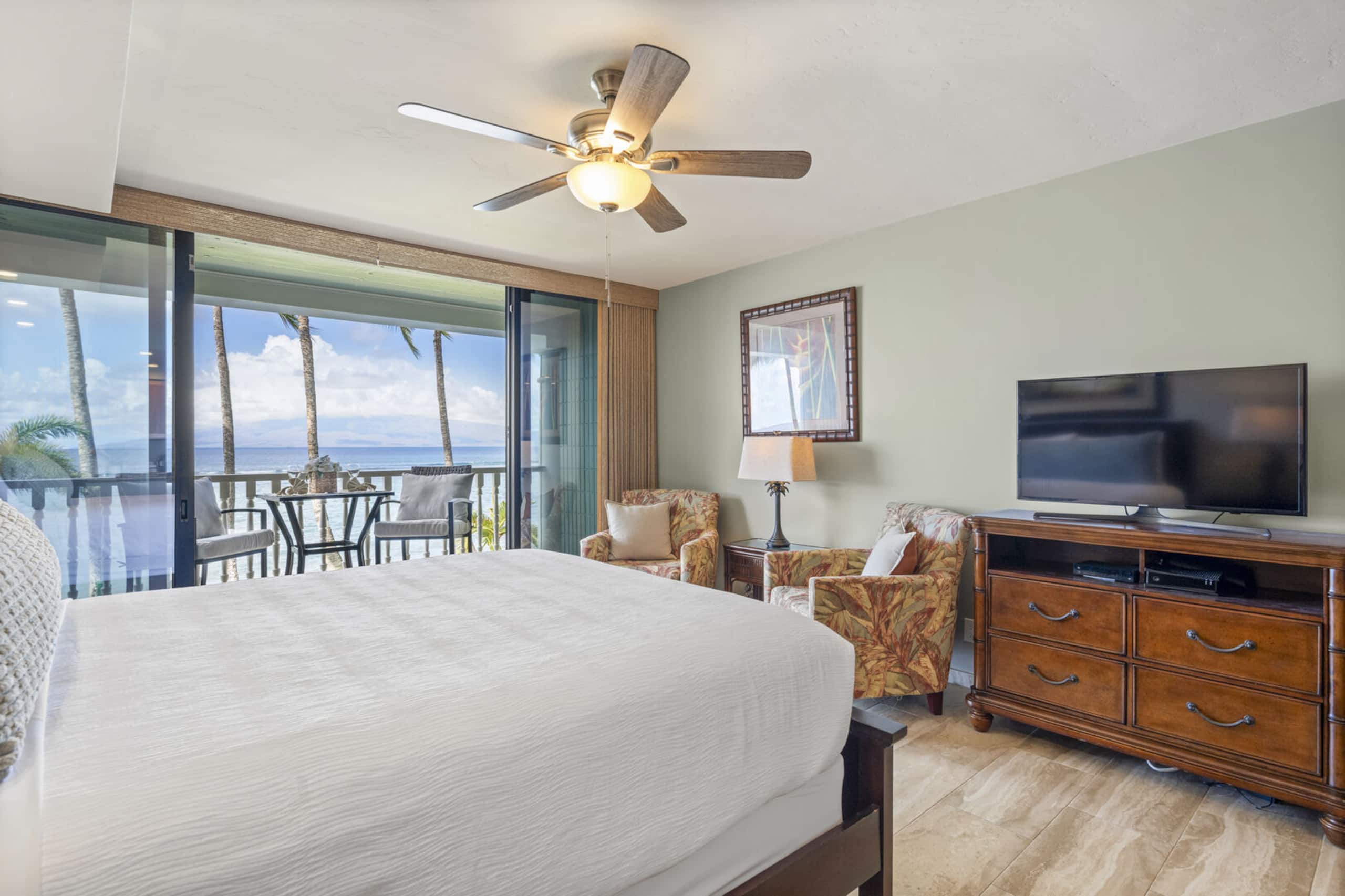 Relaxing Oceanfront Studio at Lahaina Shores - Image 12