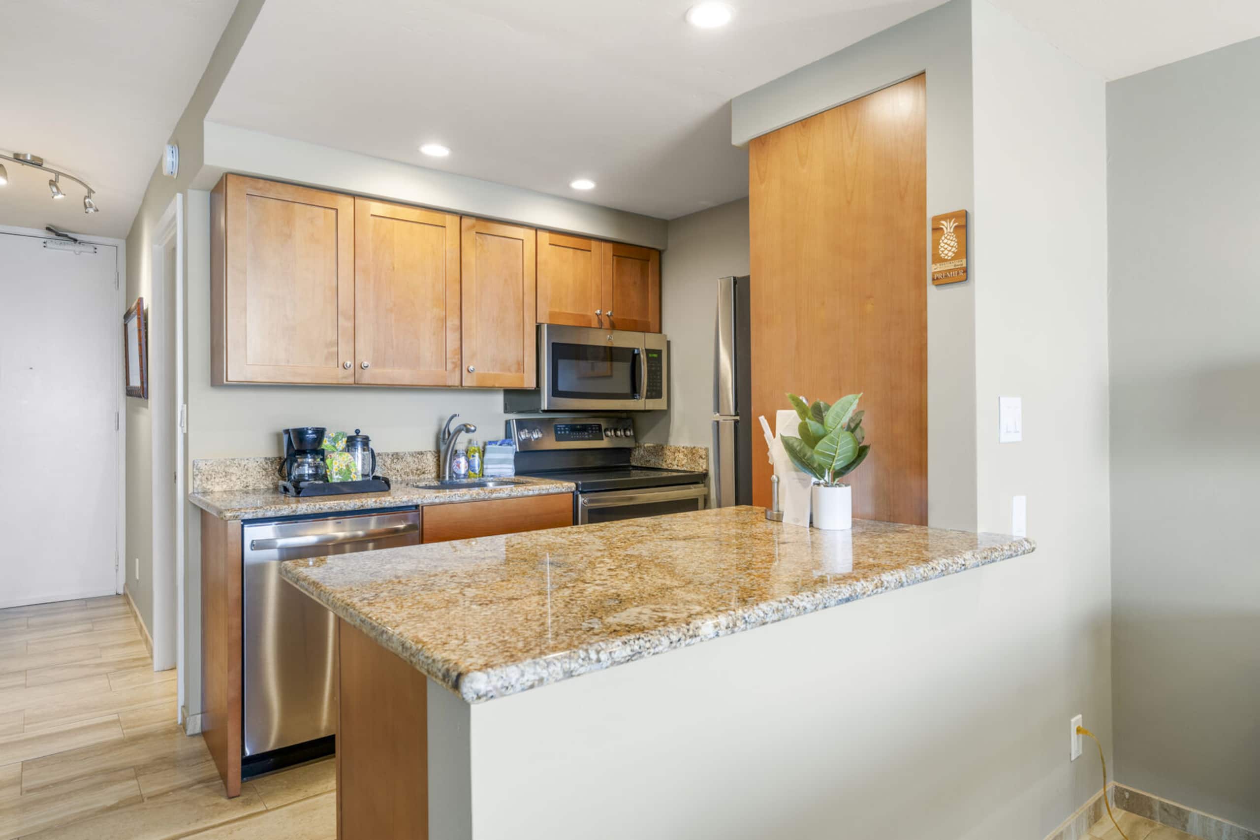 Relaxing Oceanfront Studio at Lahaina Shores - Image 5