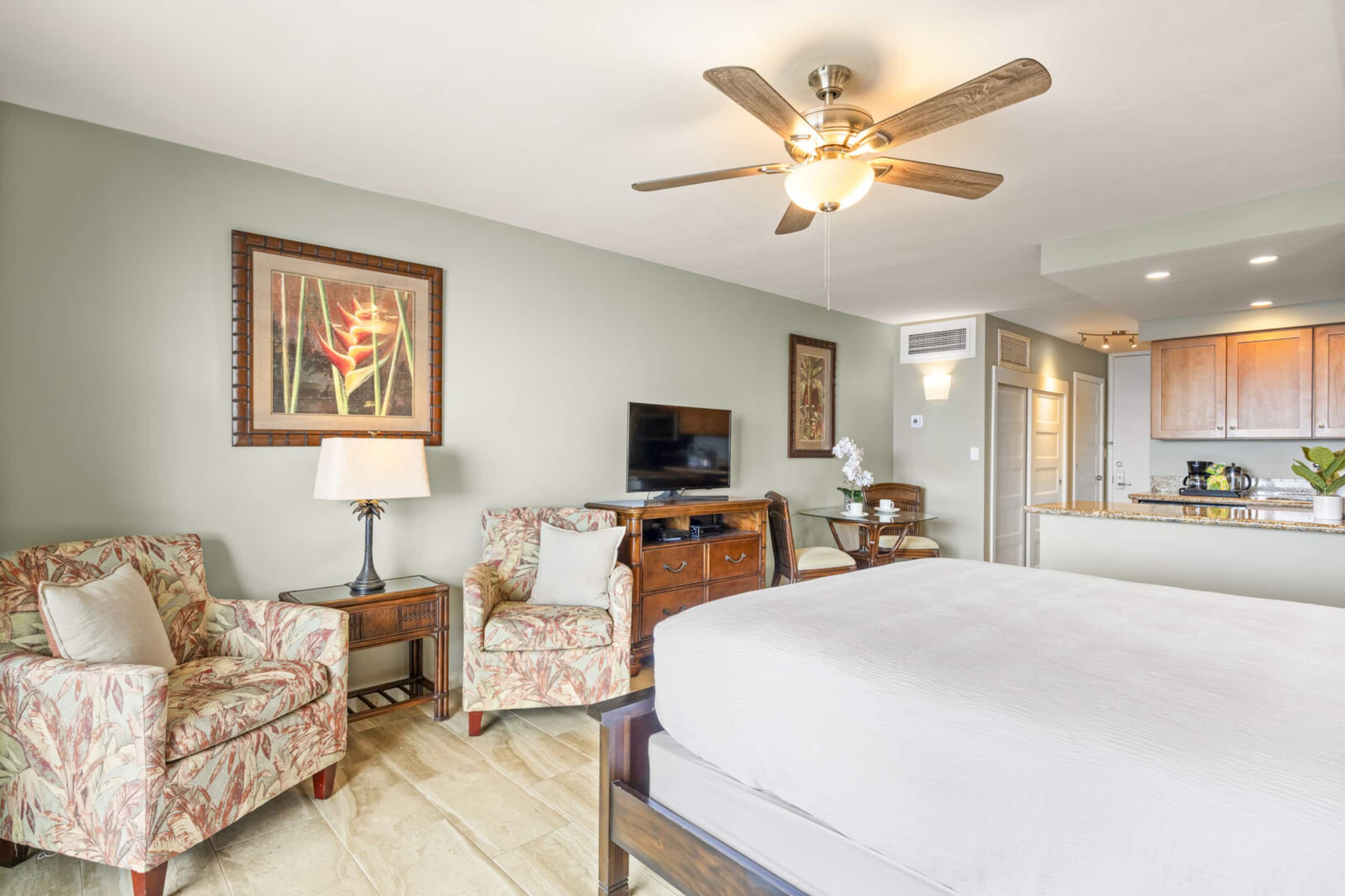 Relaxing Oceanfront Studio at Lahaina Shores - Image 11