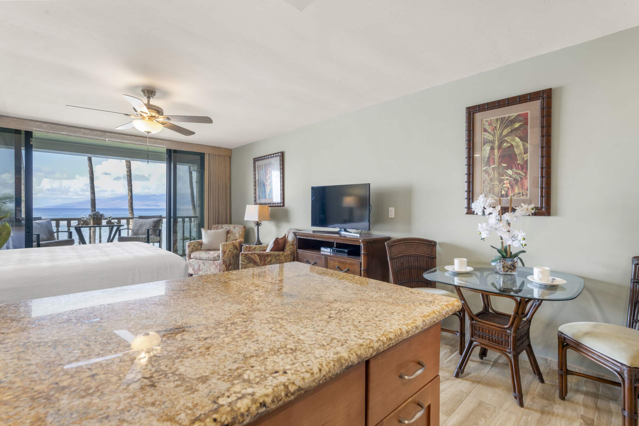 Relaxing Oceanfront Studio at Lahaina Shores - Image 8