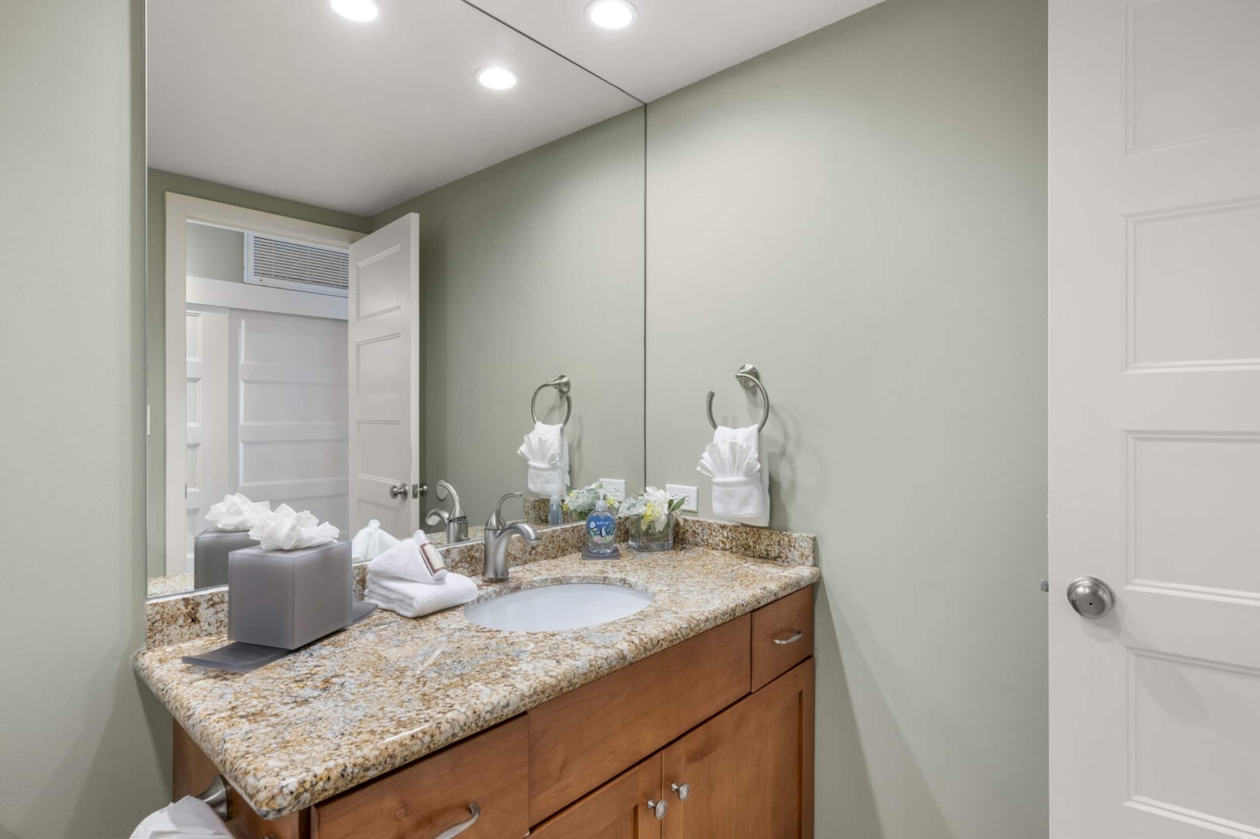 Relaxing Oceanfront Studio at Lahaina Shores - Image 15