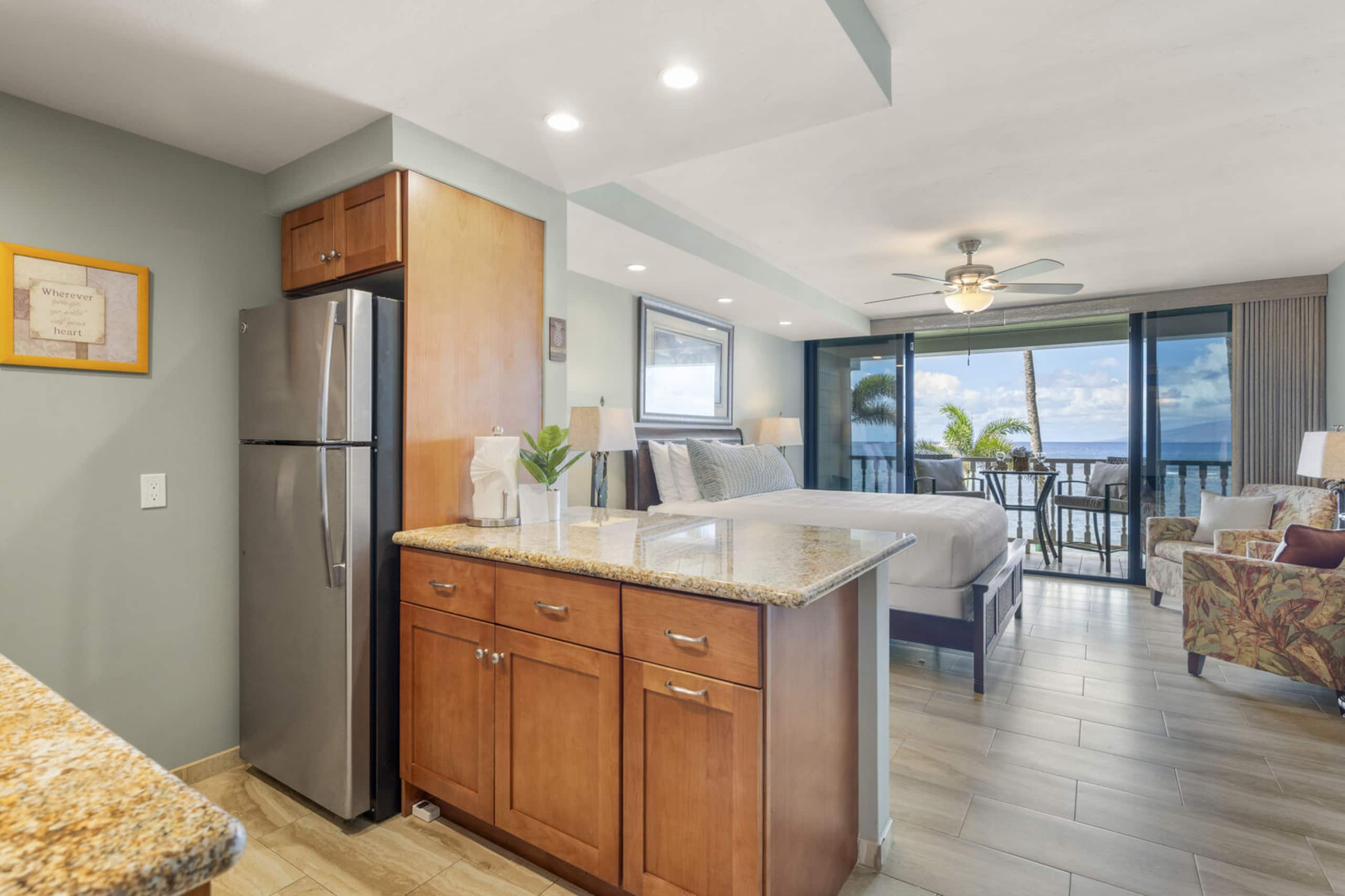 Relaxing Oceanfront Studio at Lahaina Shores - Image 7