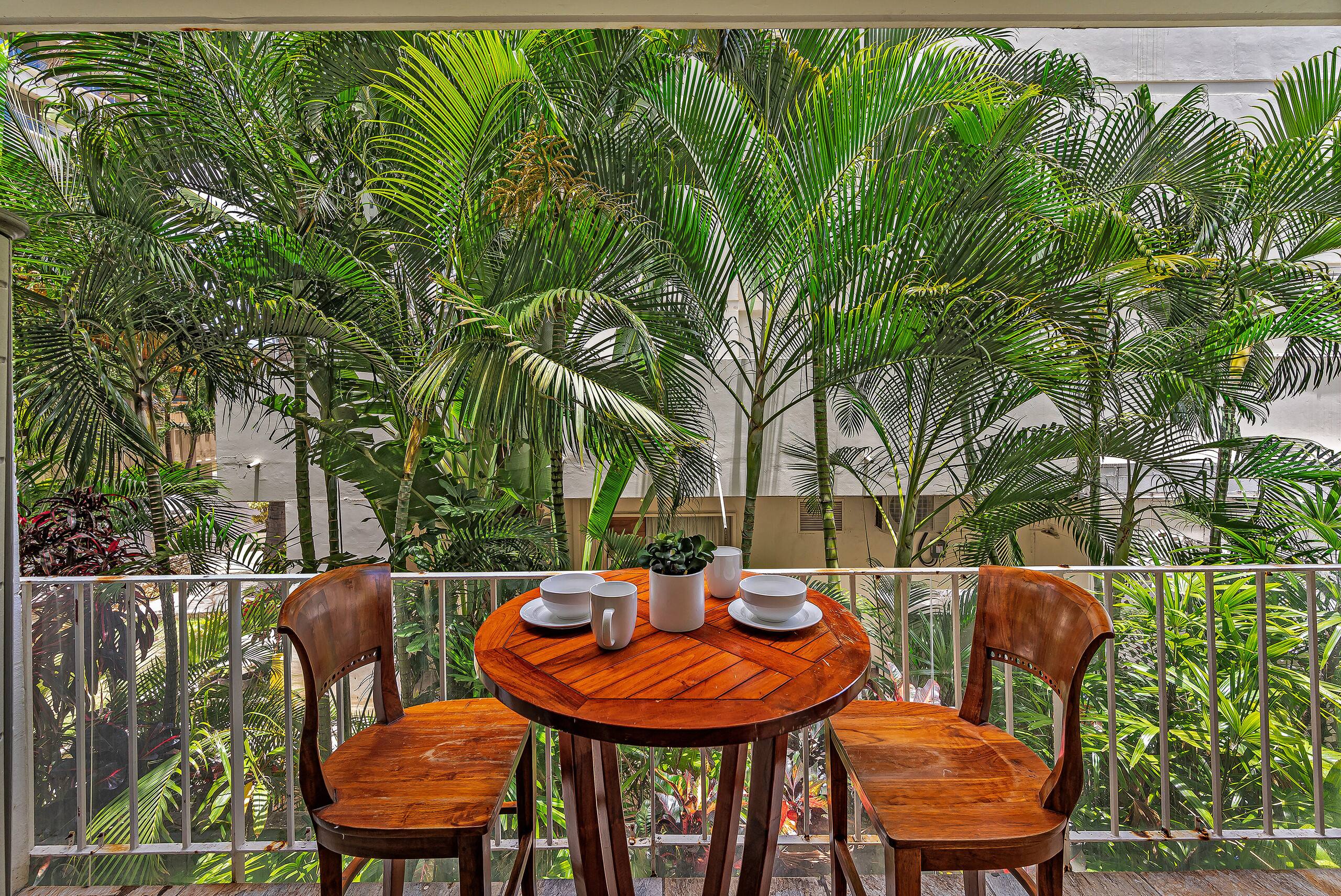 Tropical Family-Friend Condo Half a Block to Beach - Image 15