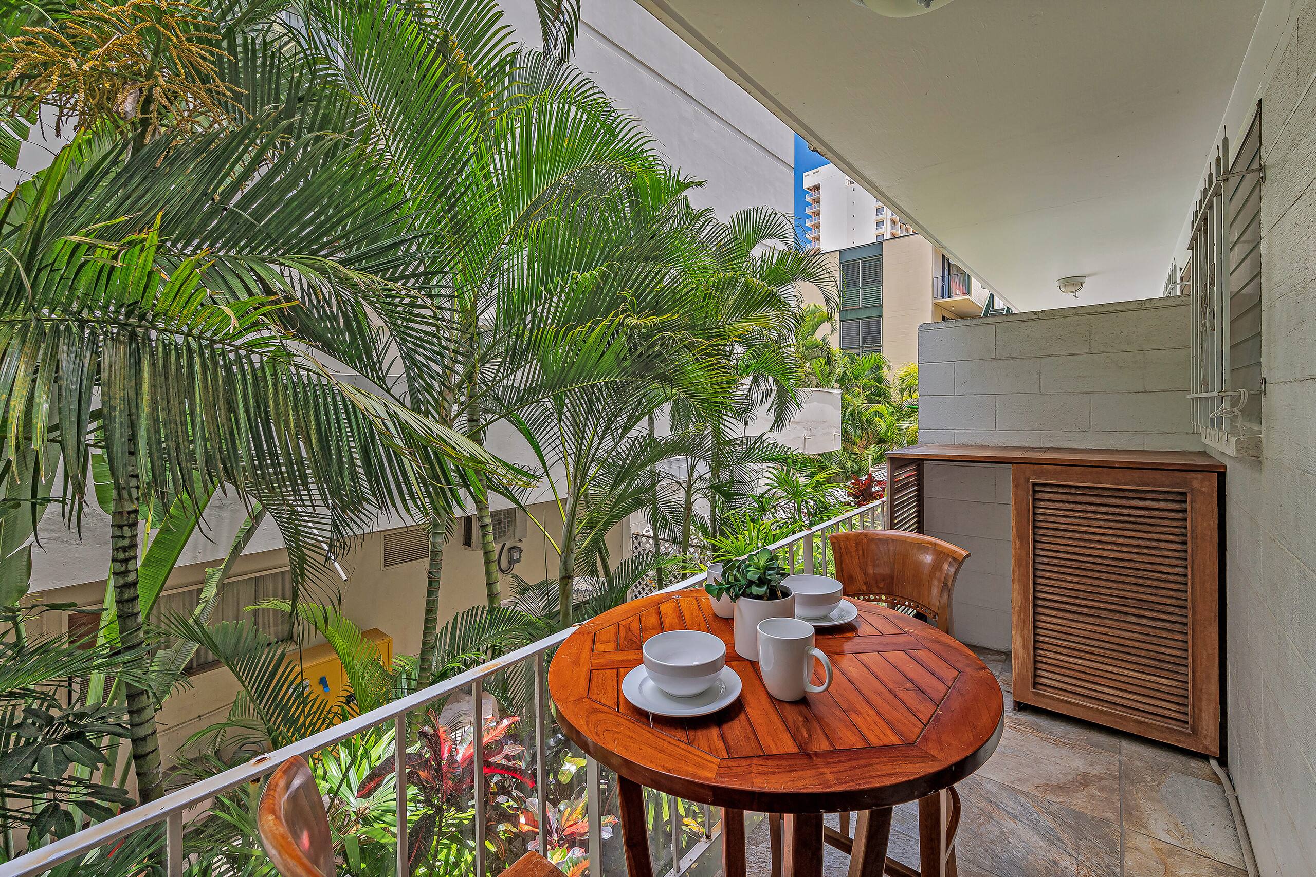 Tropical Family-Friend Condo Half a Block to Beach - Image 16