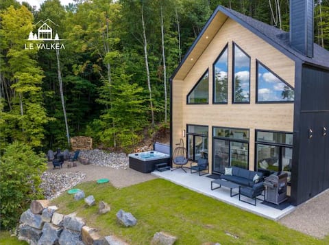 Hot Tub & Mountain | Chalet Le Valkea