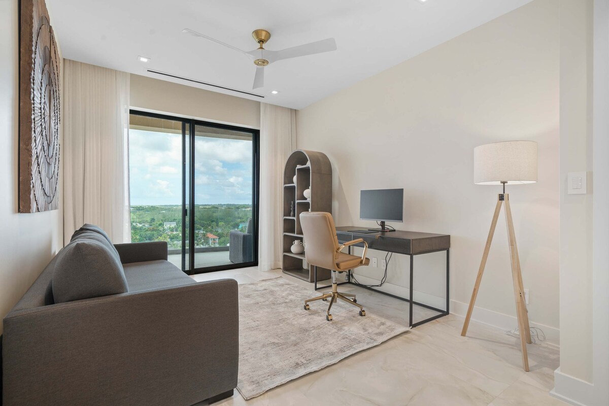 Приватна канцеларија со кауч на спуштање 