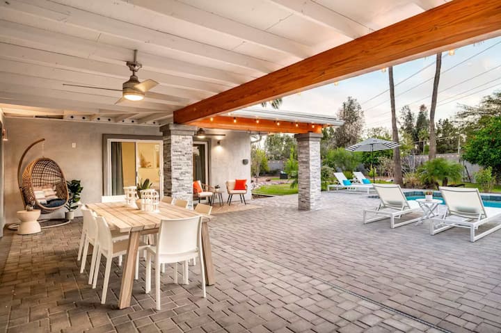 FREE Heated Pool! 5 Bedroom Oasis with Game Room! - Houses for