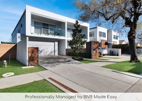 The Forsyth | Stylish 4BR Near CBD
