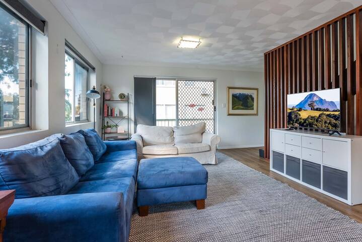 City Fringe Retreat Parkland Views