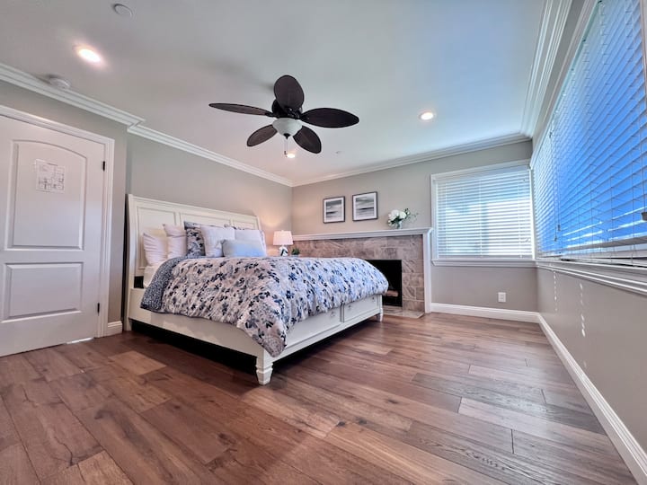 غرفة نوم كال كينغ الرئيسية 1 مع حمام داخلي