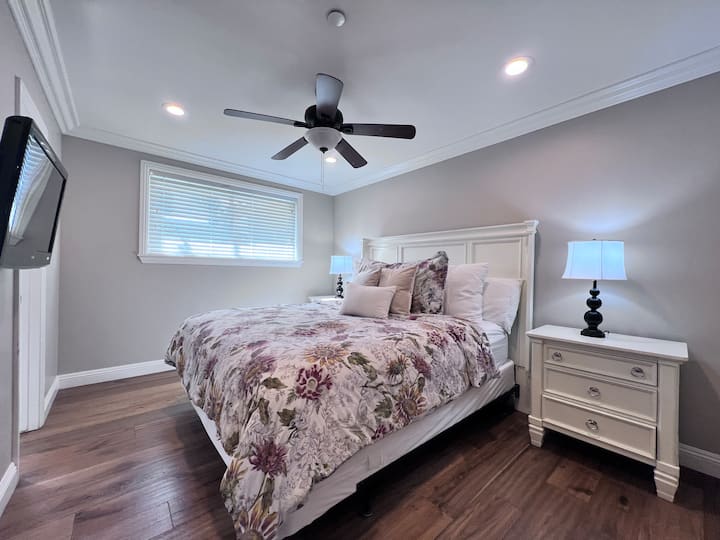 غرفة النوم الرئيسية 3 تشترك في جاك اند جيل مع غرفة النوم الرئيسية 4