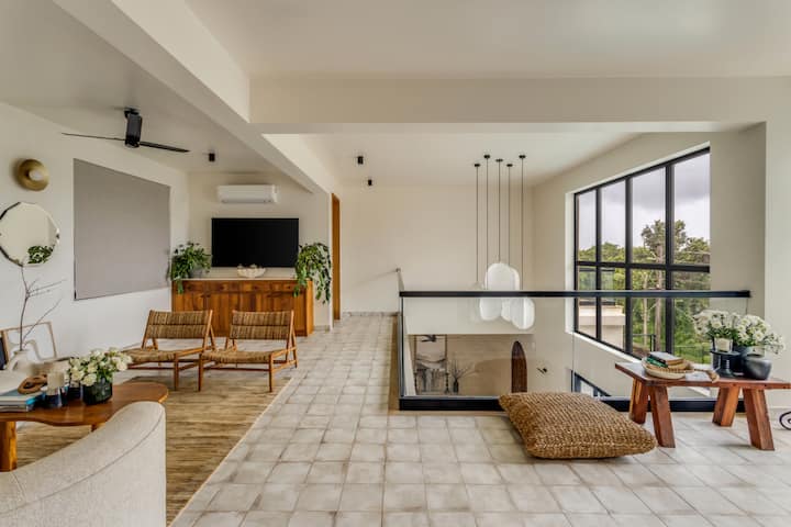 Rooms: Living area