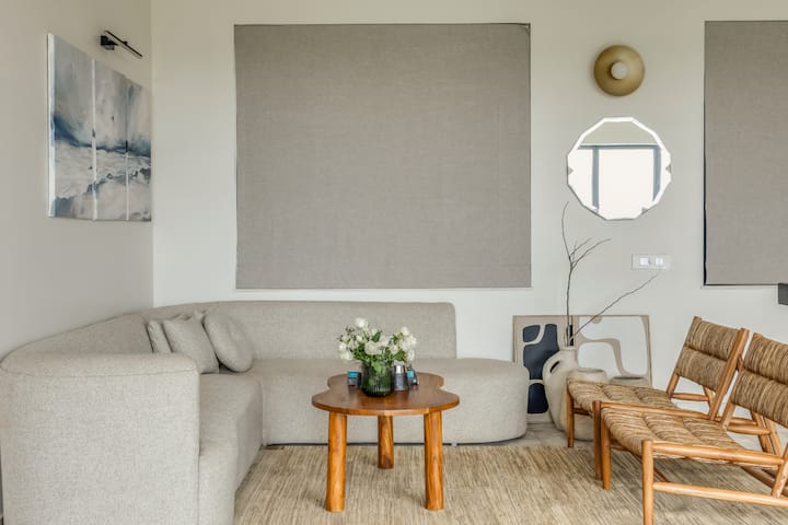 Rooms: Living area