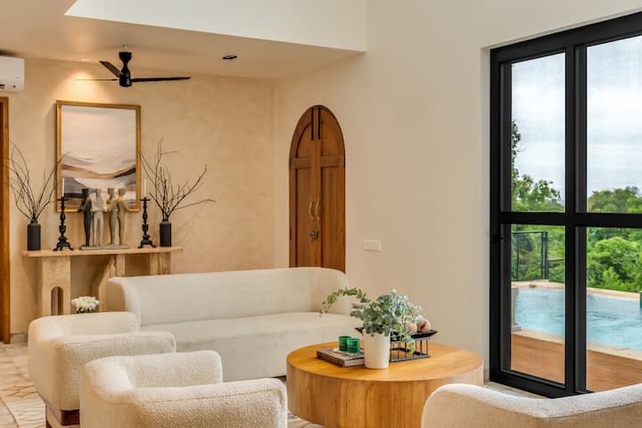 Rooms: Living area