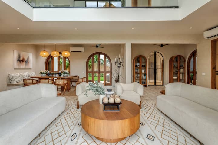 Rooms: Living area