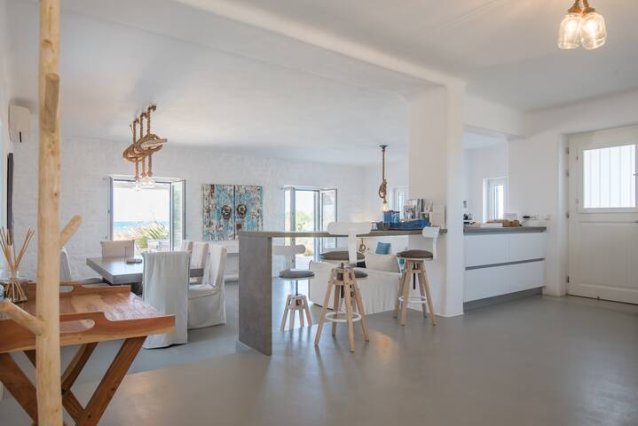 Hip family pool villa, a walk from the beach gallery image 2