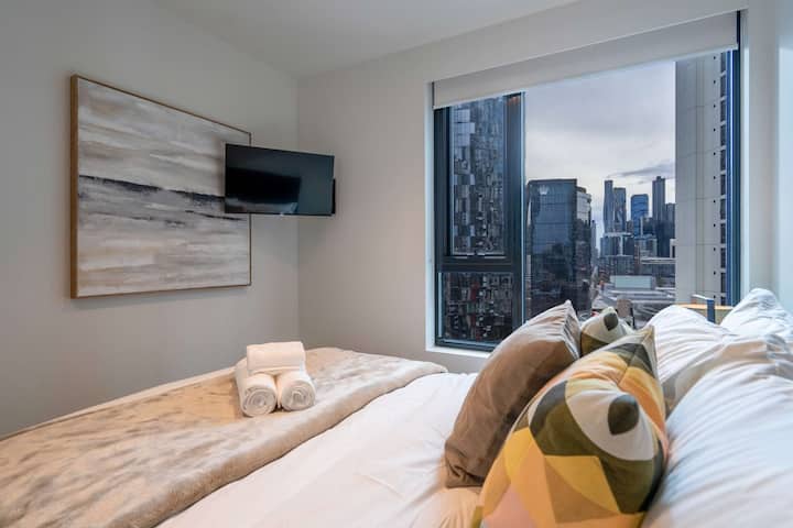 Chambre avec télévision intelligente avec option de streaming et ventilation