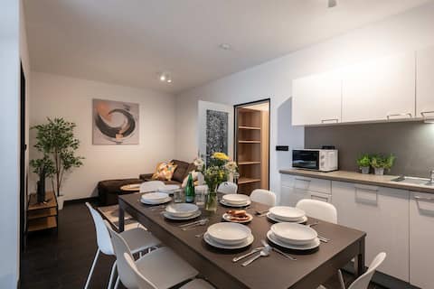 Charming Spacious Apartment with Balcony | Prague