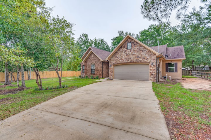 Spacious Yard! Navarre Home In Quiet Neighborhood - Navarre, FL