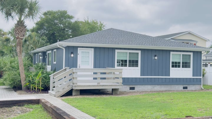 Bright & Airy 2br, 2ba Beach Retreat A - North Myrtle Beach, SC