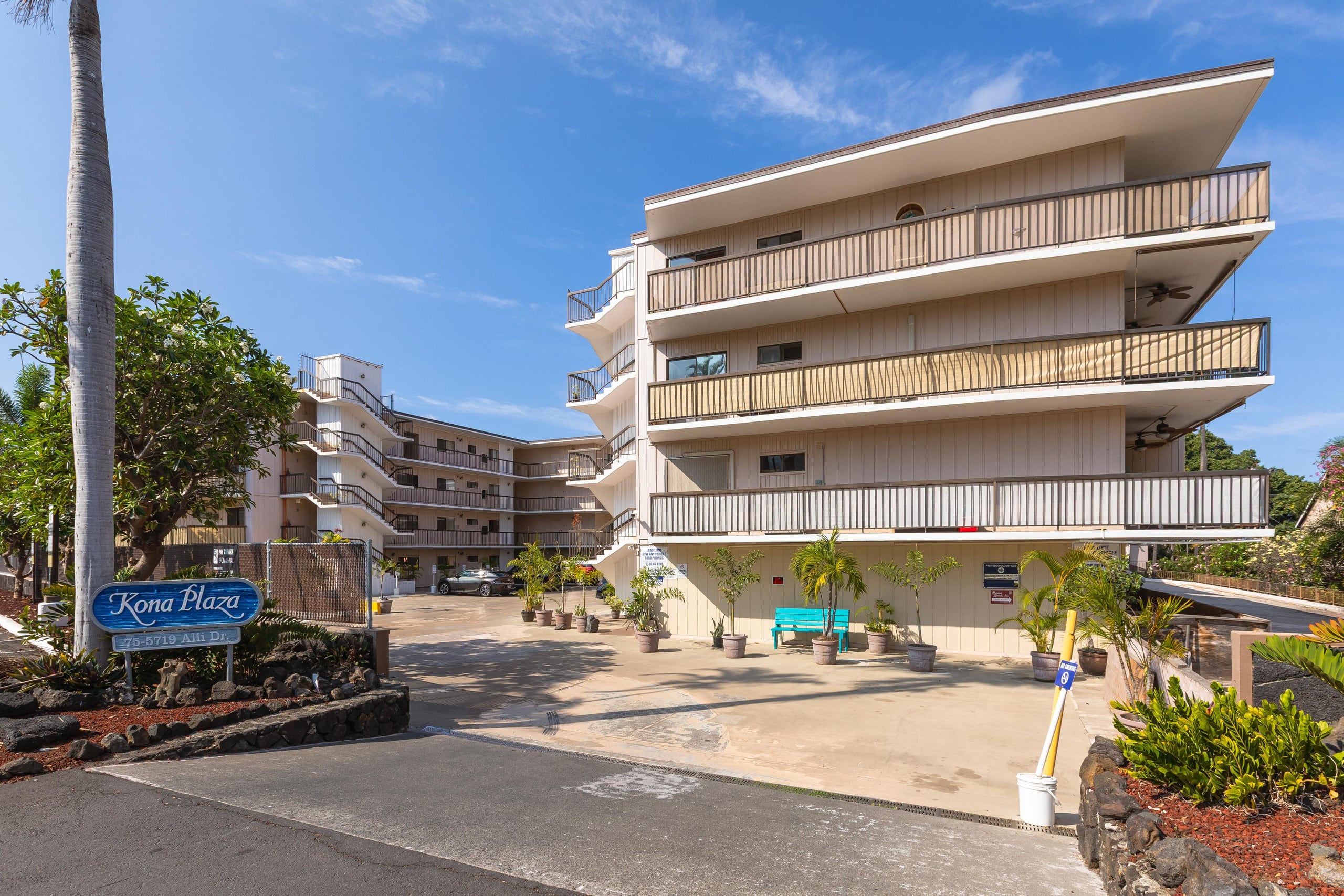 Condo in Kailua-Kona · ★4.73 · 1 bedroom · 2 beds · 1 private bath - Image 21