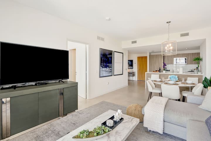 Sebule | Sehemu yenye starehe + Televisheni mahiri.