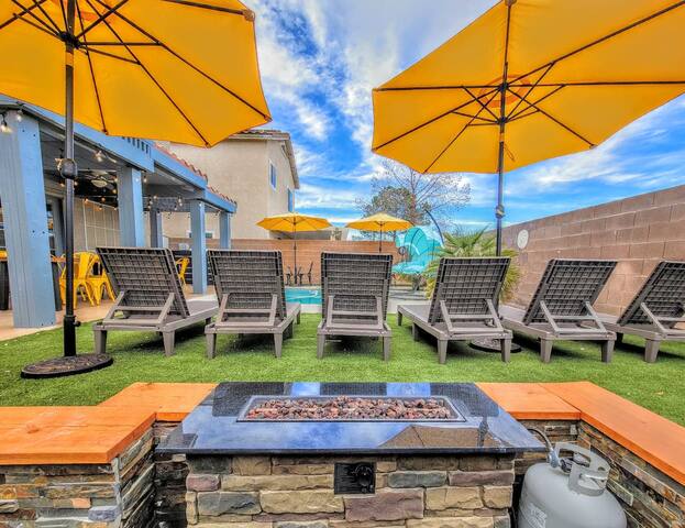 Vegas Oasis w/ Pool & Fire Lounge near LV-Strip gallery image 4
