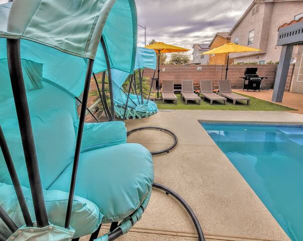 Vegas Oasis w/ Pool & Fire Lounge near LV-Strip