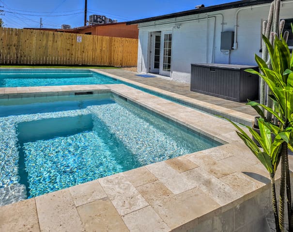 Family Oasis with Pool/BBQ mins to LVStrip/Airport gallery image 4