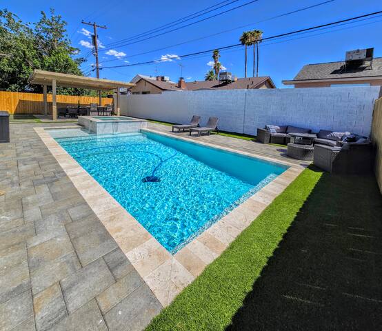 Family Oasis with Pool/BBQ mins to LVStrip/Airport gallery image 5