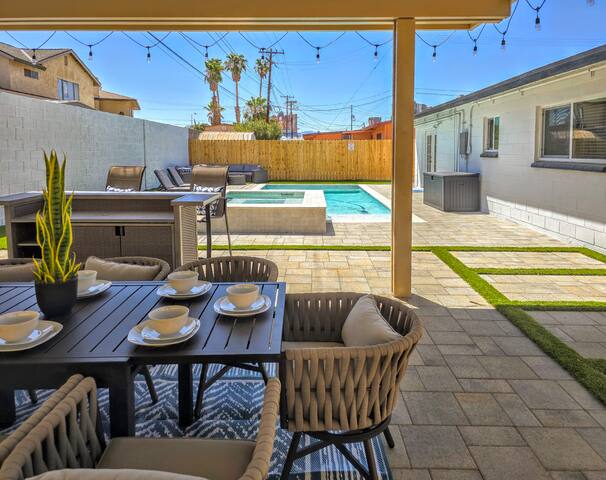 Family Oasis with Pool/BBQ mins to LVStrip/Airport gallery image 2