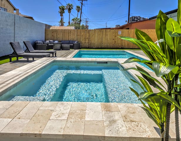 Family Oasis with Pool/BBQ mins to LVStrip/Airport