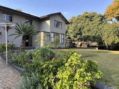 6 Bedroom, 6 Bathroom Mutare Villa with Pool- 2304