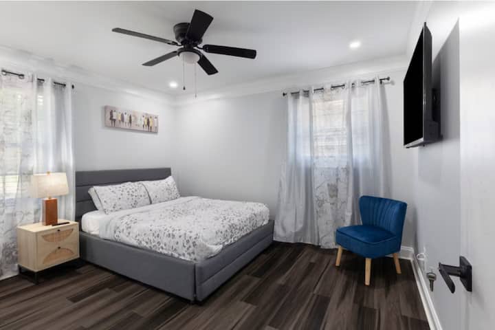 e6bf06db-54a0-44ef-a998-7d04e1cd654a