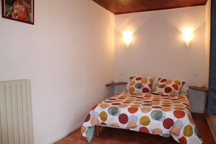 Le Clos des Calèches во Сарла_спална соба1